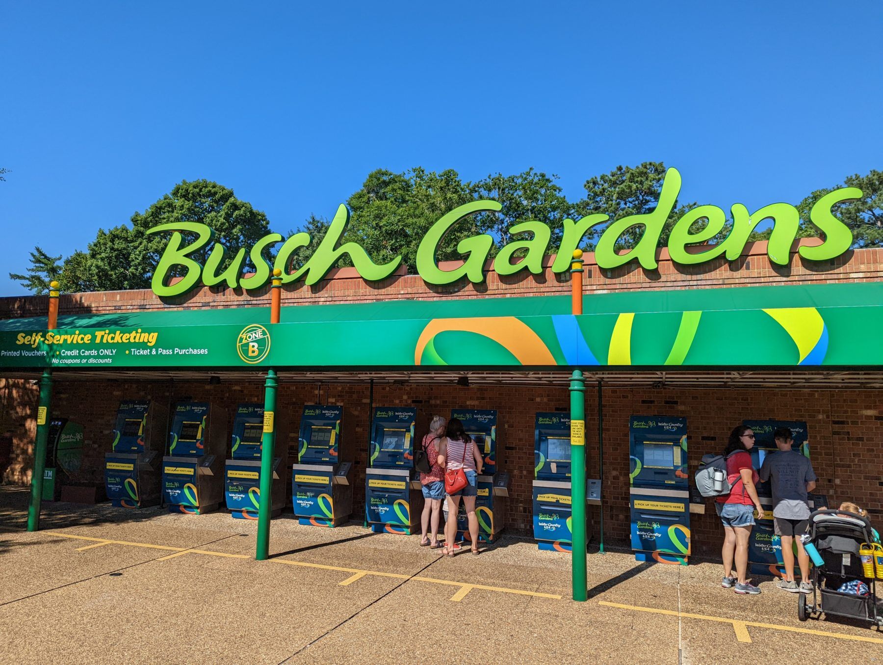 How to Go to Busch Gardens Alone: Solo Travel Tips